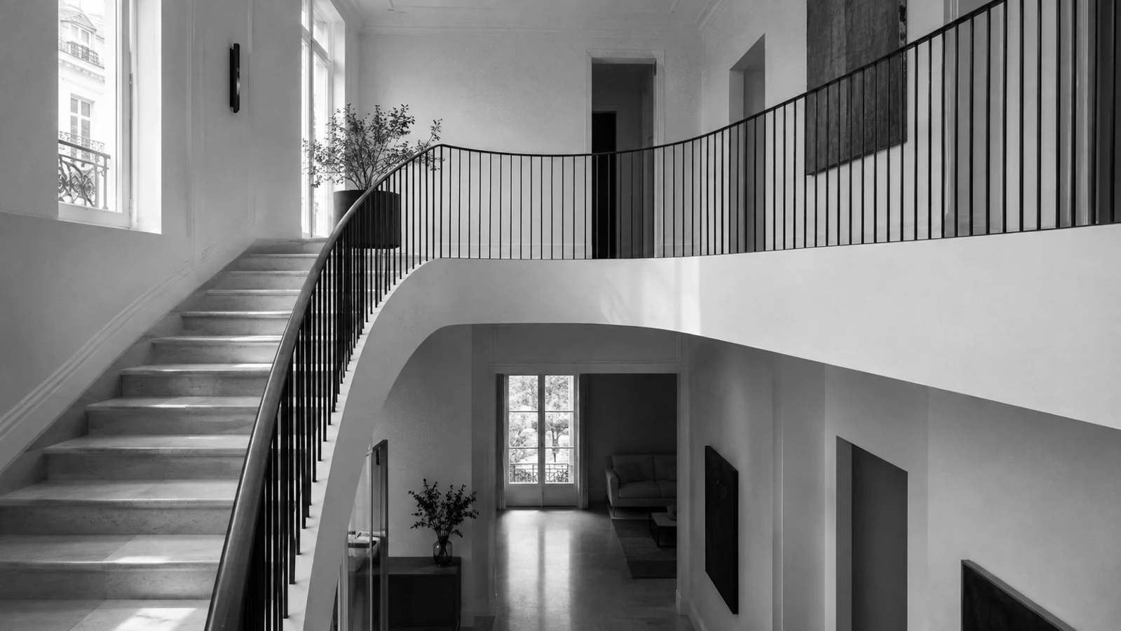 Duplex Batignolles, architecture intérieure en noir et blanc