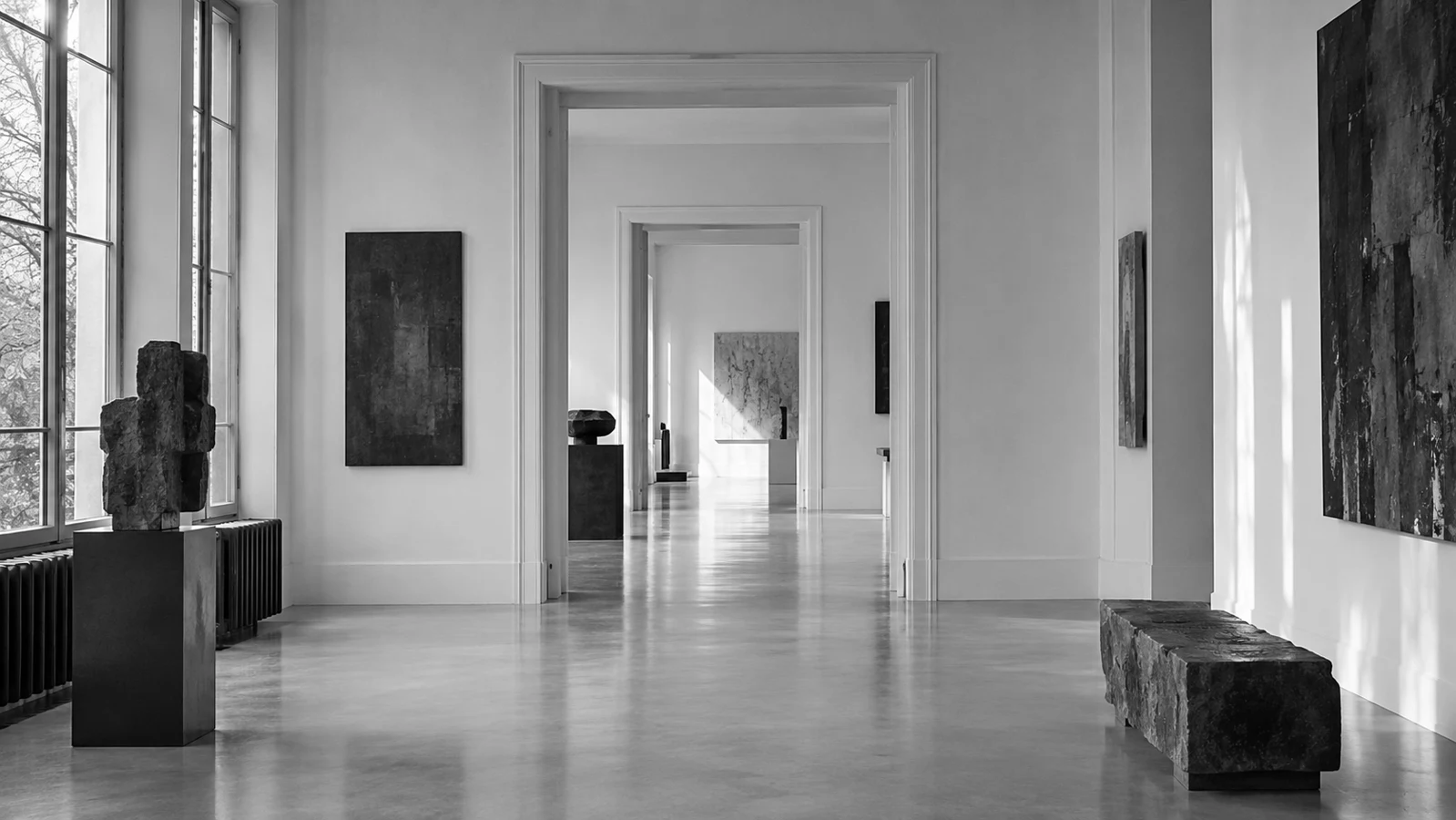 Galerie Oberkampf, architecture intérieure en noir et blanc